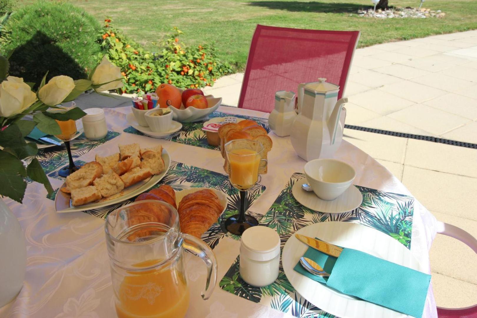 Les Carpes A Limoges Acomodação com café da manhã Exterior foto